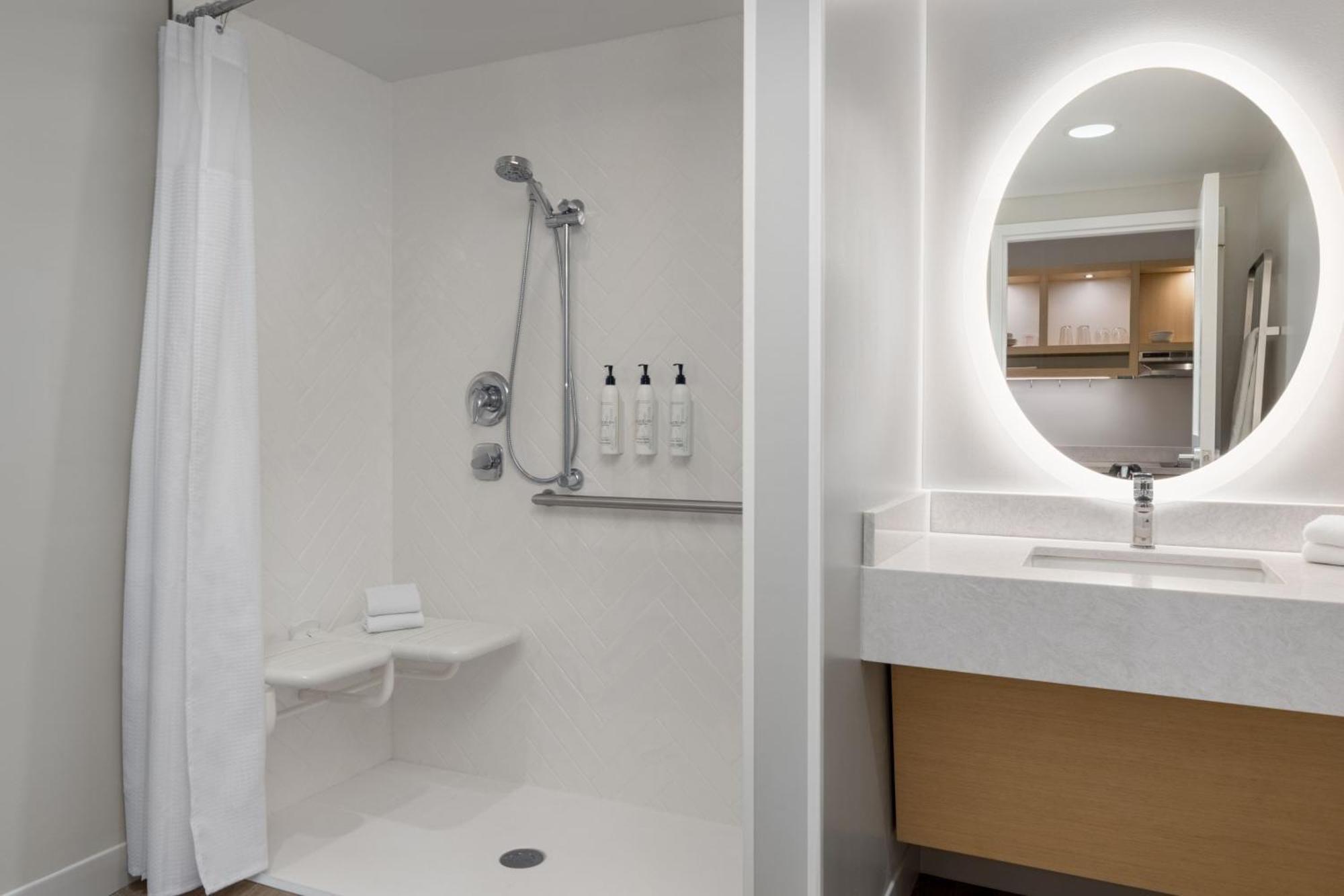 Towneplace Suites By Marriott Geneva At Spire Academy ภายนอก รูปภาพ